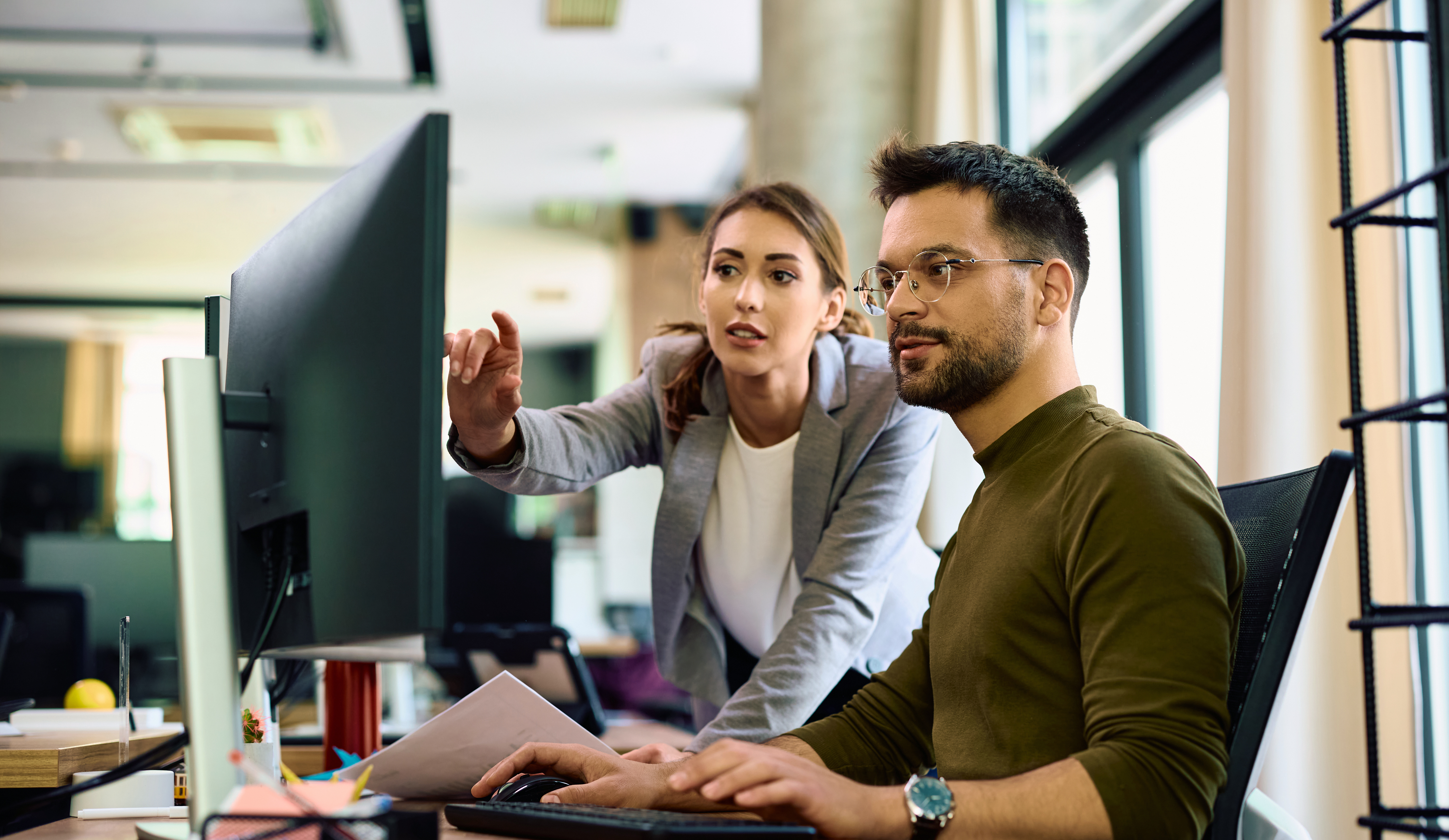 employees-using-horizon-tool