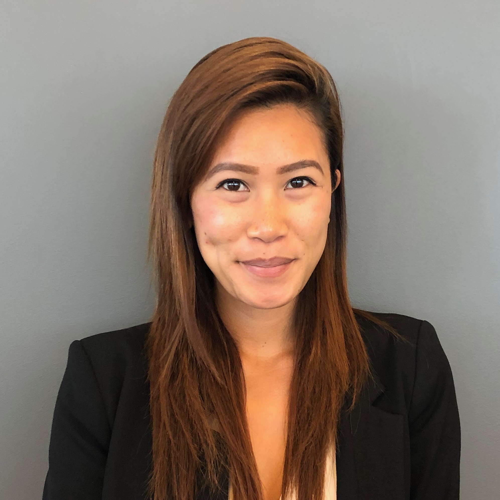 Professional Headshot for Helen Vu