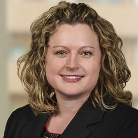 Professional Headshot of Amy Roberts