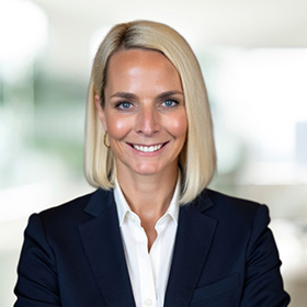 Professional Headshot of Barb Derus
