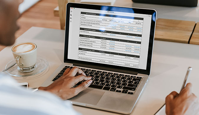 tax horizon on laptop